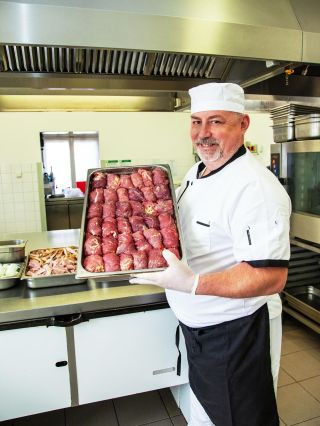 Španělský ptáček V naší rodinné firmě připravujeme poctivá hotová jídla z kvalitních surovin a španělský ptáček patří mezi...